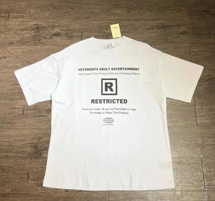 VETEMENTS Money Can't Make Me Happy T-Shirt Black