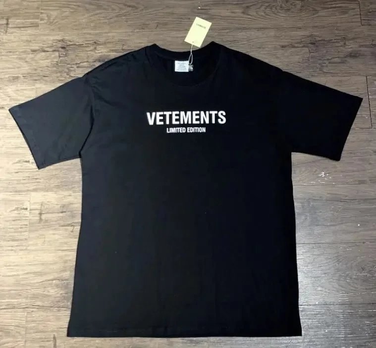 VETEMENTS Money Can't Make Me Happy T-Shirt Black