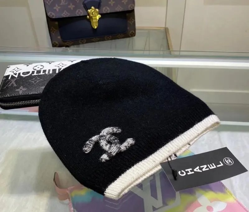 Chanel CC Cashmere Beanie Burgundy