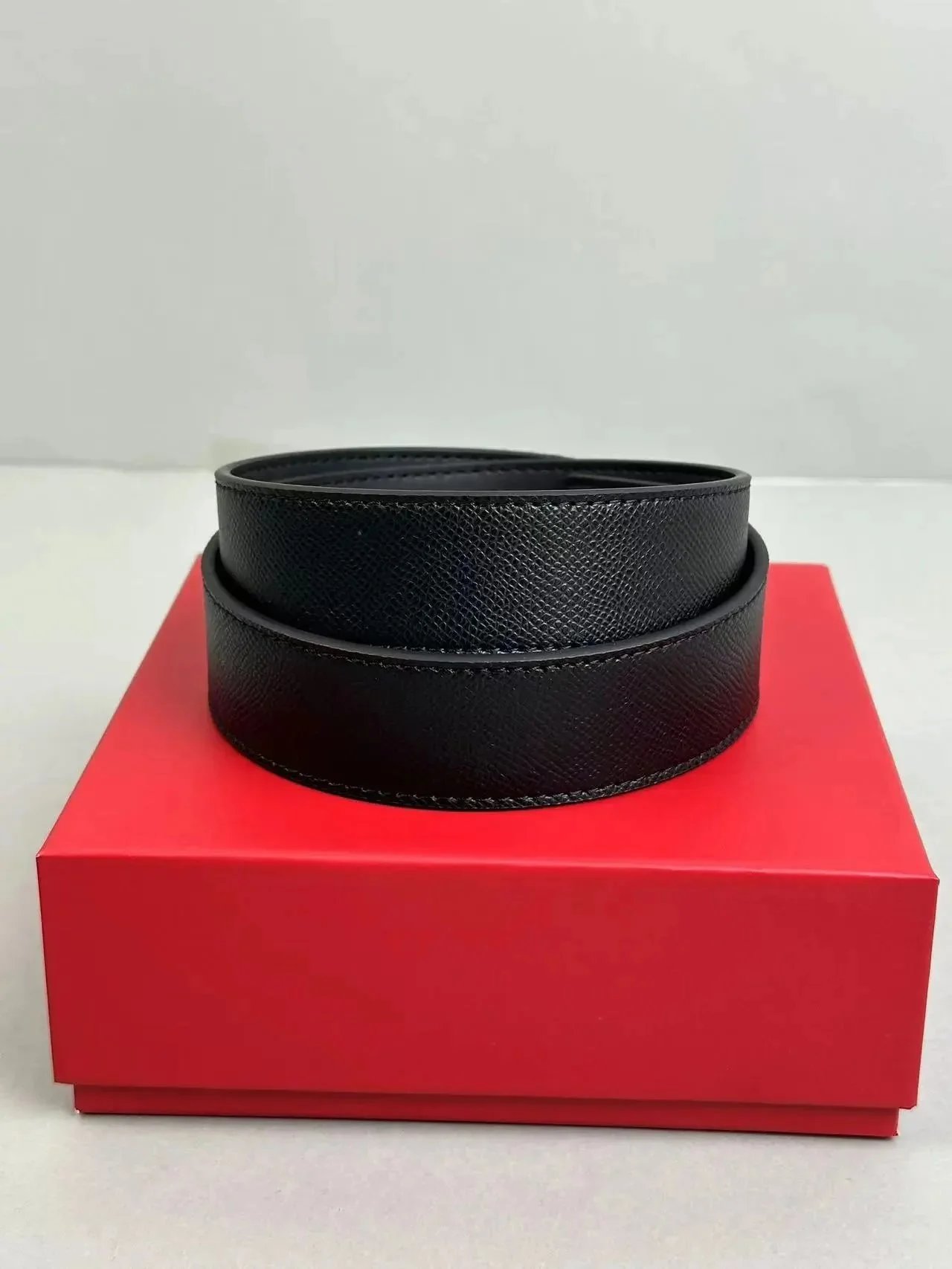 Ferragamo Reversible and Adjustable Textured Leather Belt Strap Black