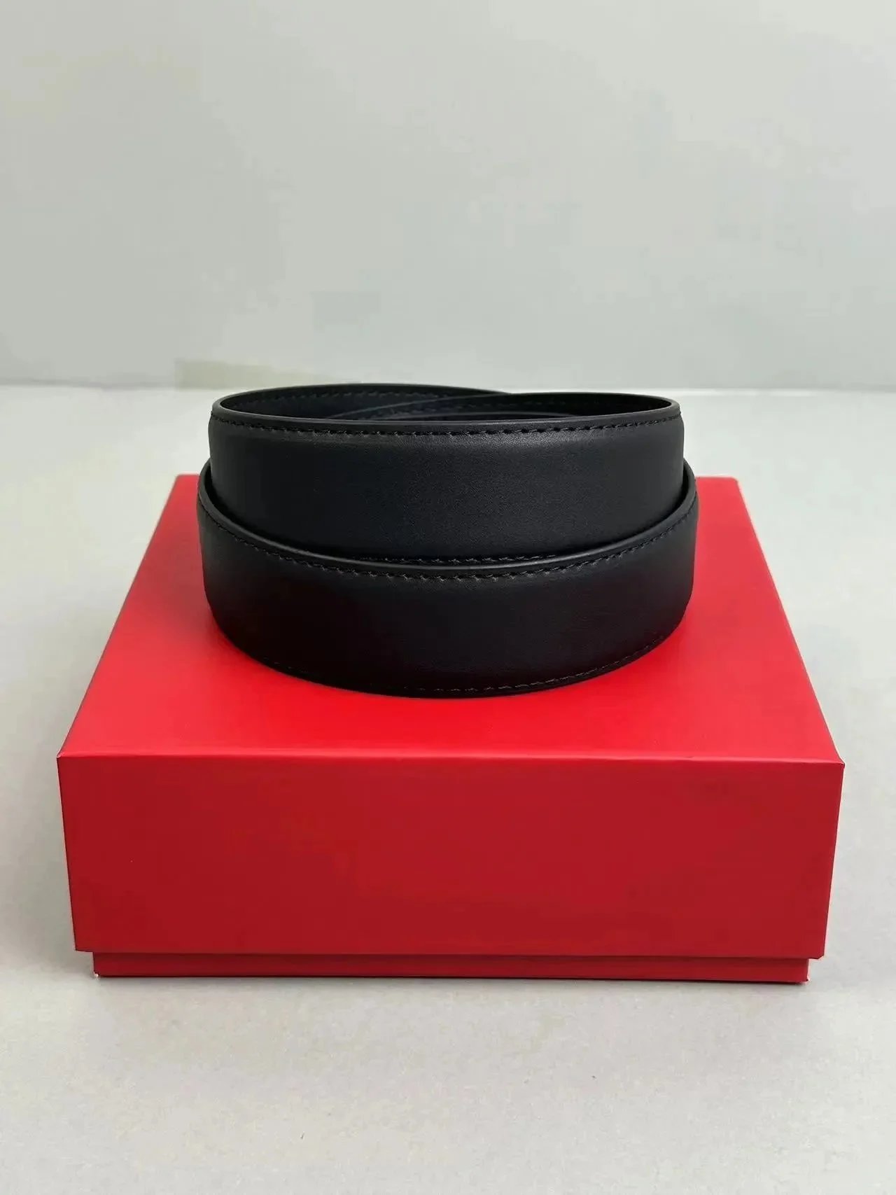 Ferragamo Reversible and Adjustable Textured Leather Belt Strap Black