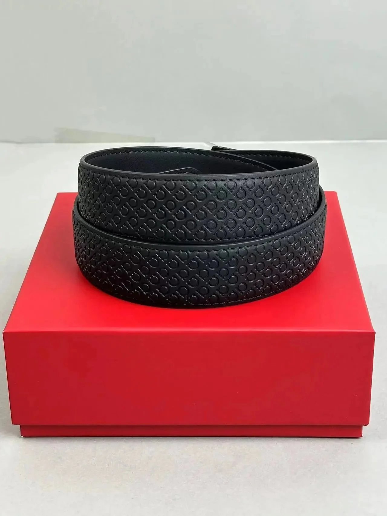 Ferragamo Reversible and Adjustable Textured Leather Belt Strap Black