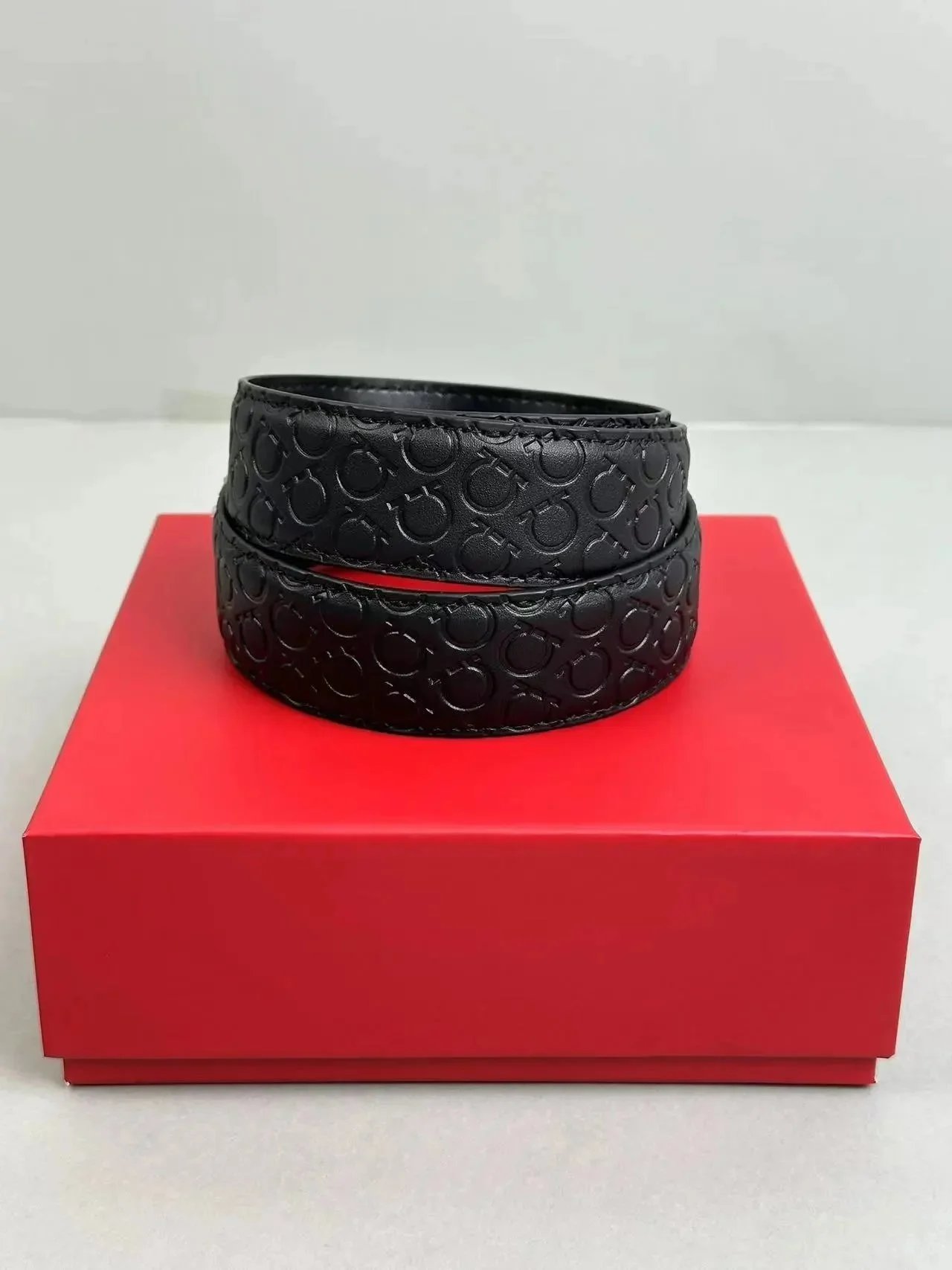 Ferragamo Reversible and Adjustable Textured Leather Belt Strap Black