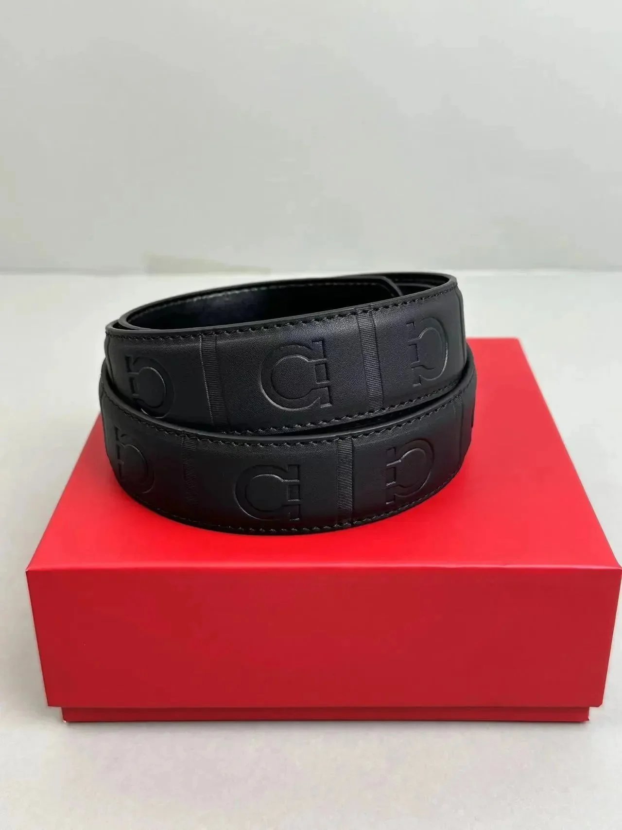 Ferragamo Reversible and Adjustable Textured Leather Belt Strap Black