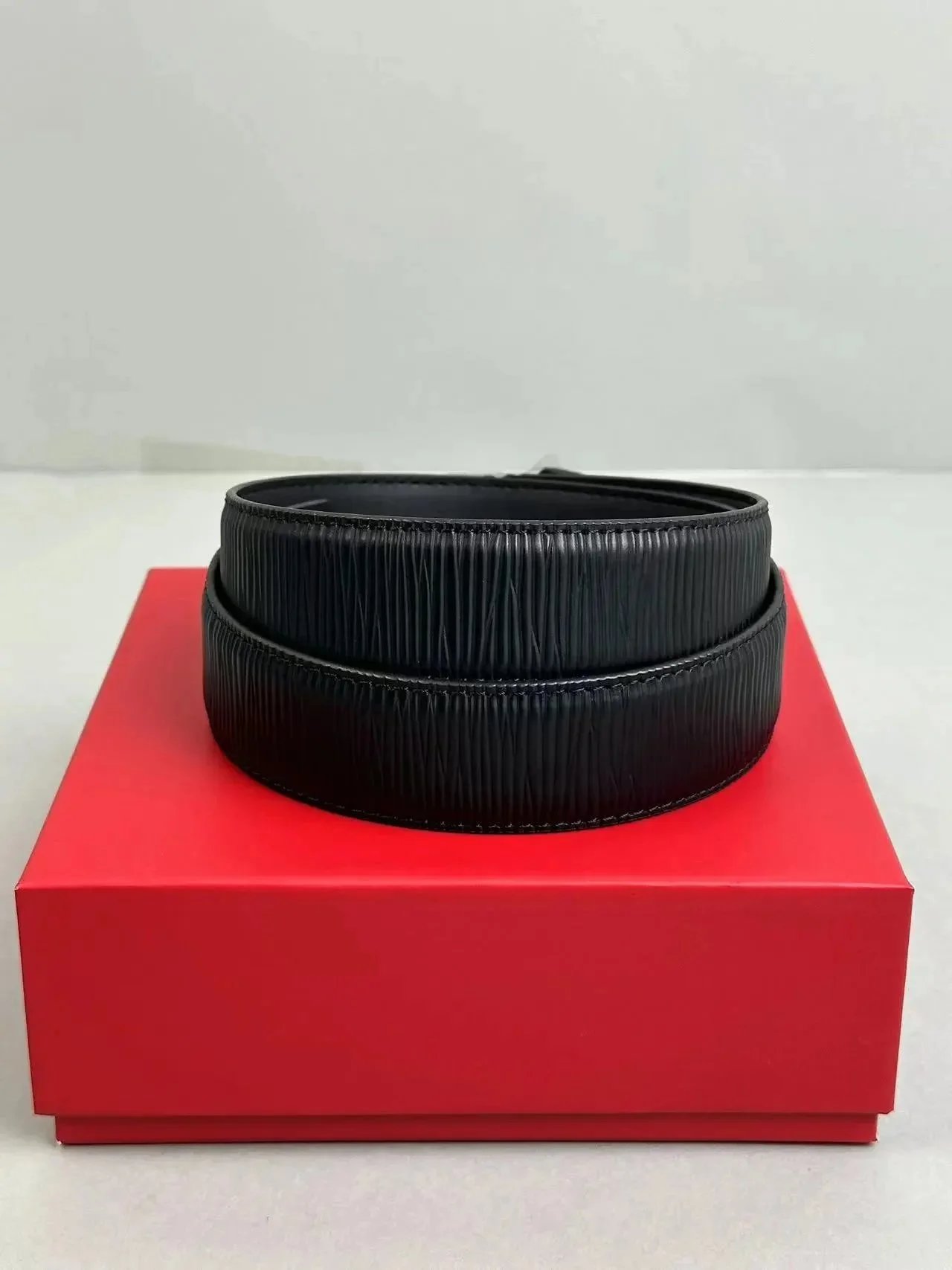 Ferragamo Reversible and Adjustable Textured Leather Belt Strap Black