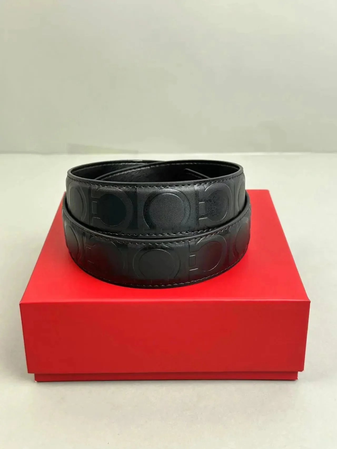 Ferragamo Reversible and Adjustable Textured Leather Belt Strap Black