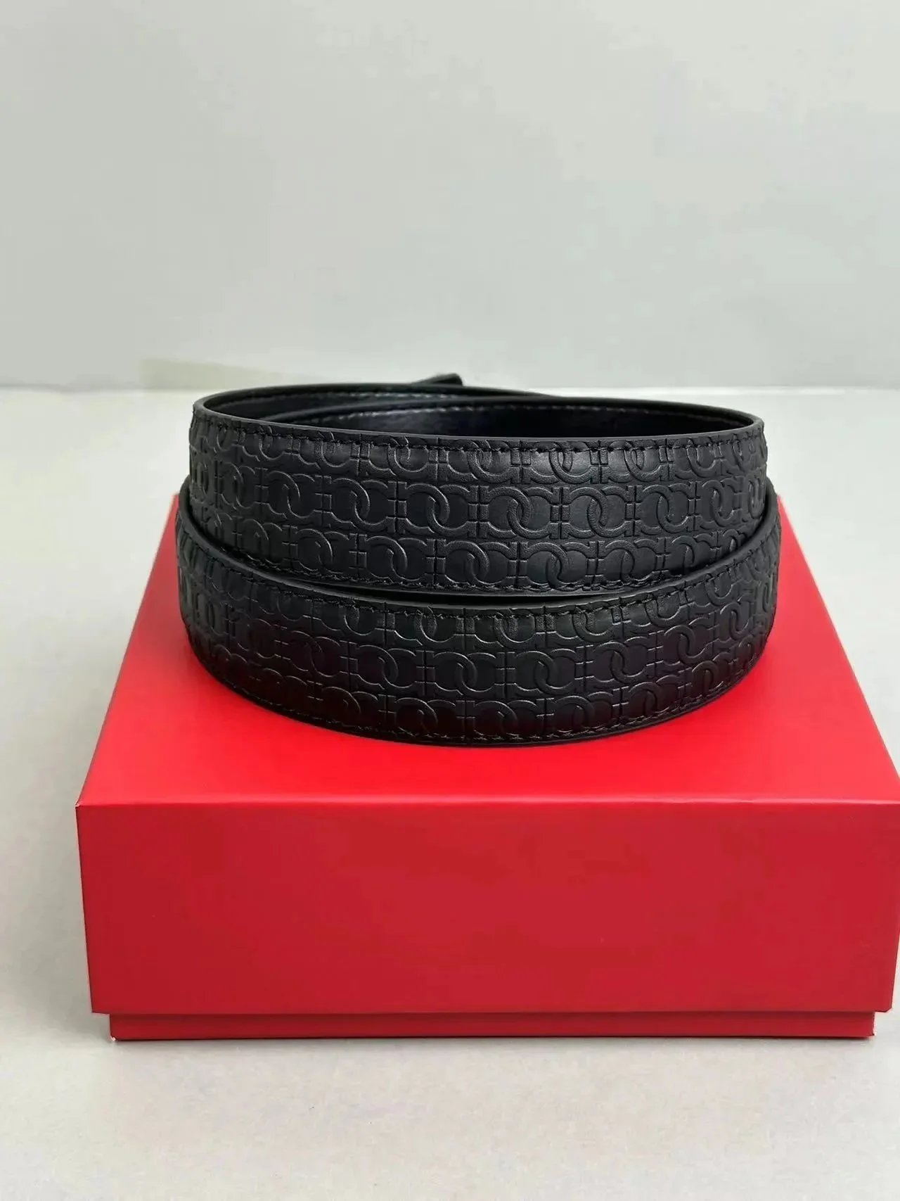 Ferragamo Reversible and Adjustable Textured Leather Belt Strap Black