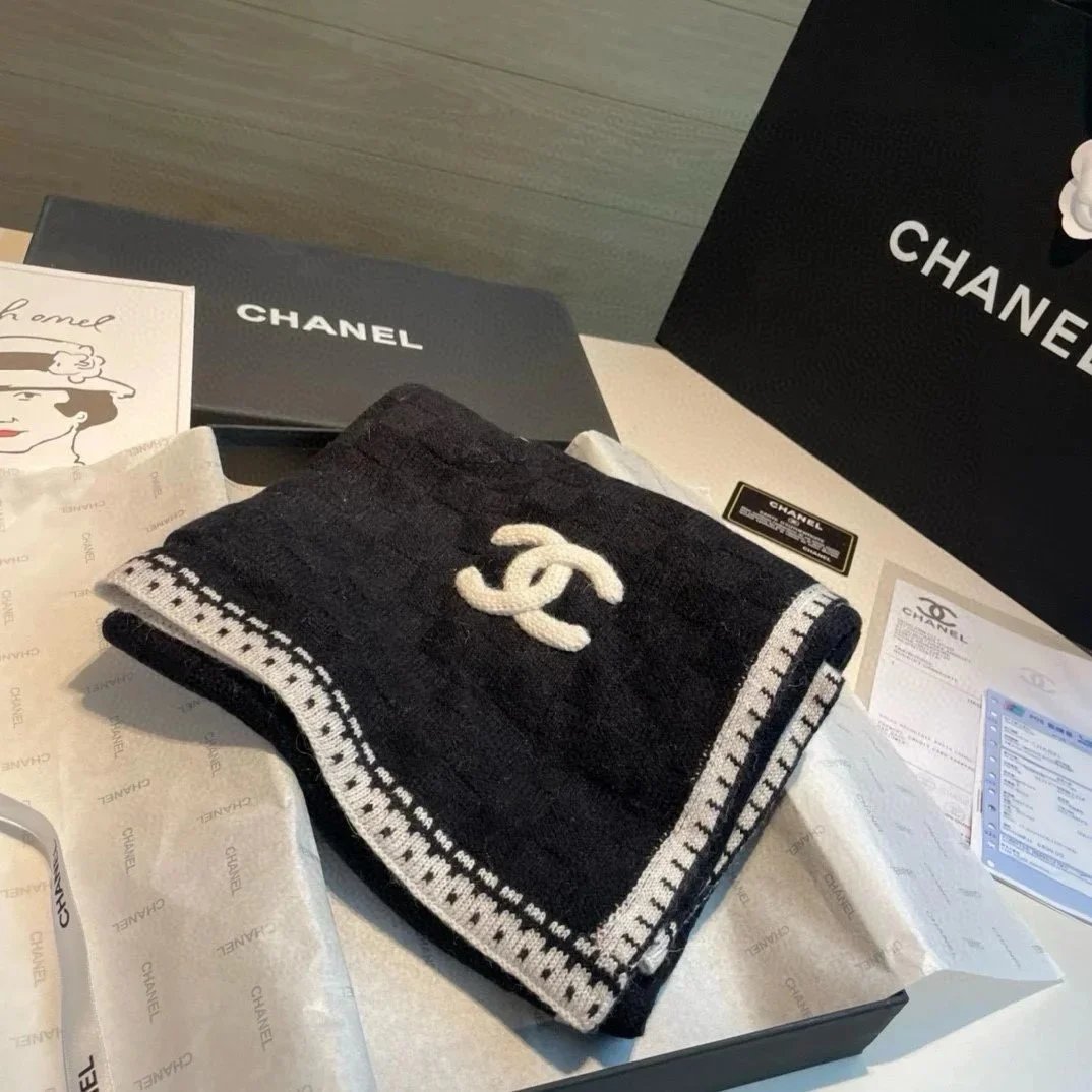 Chanel CC Logo Cashmere Knit Scarf Black White