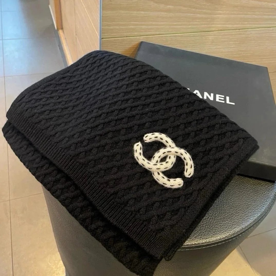 Chanel CC Logo Cashmere Knit Scarf Black White