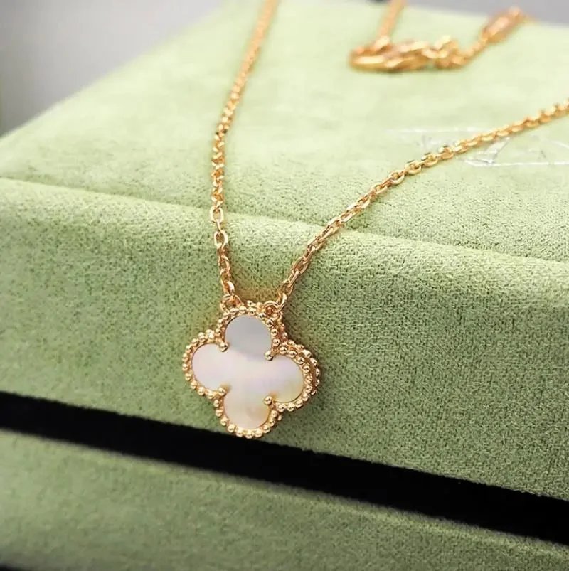 Van Cleef & Arpels Vintage Alhambra Pendant Yellow Gold Mother-of-Pearl