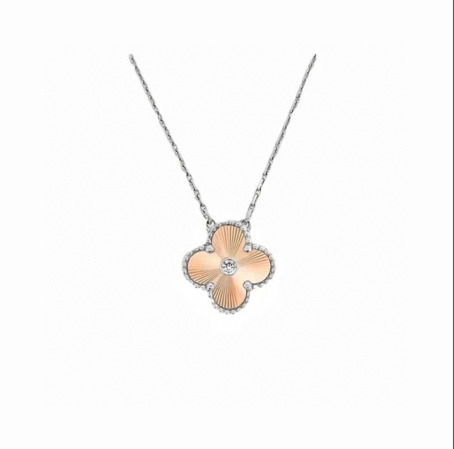 Van Cleef & Arpels Vintage Alhambra Pendant Yellow Gold Mother-of-Pearl