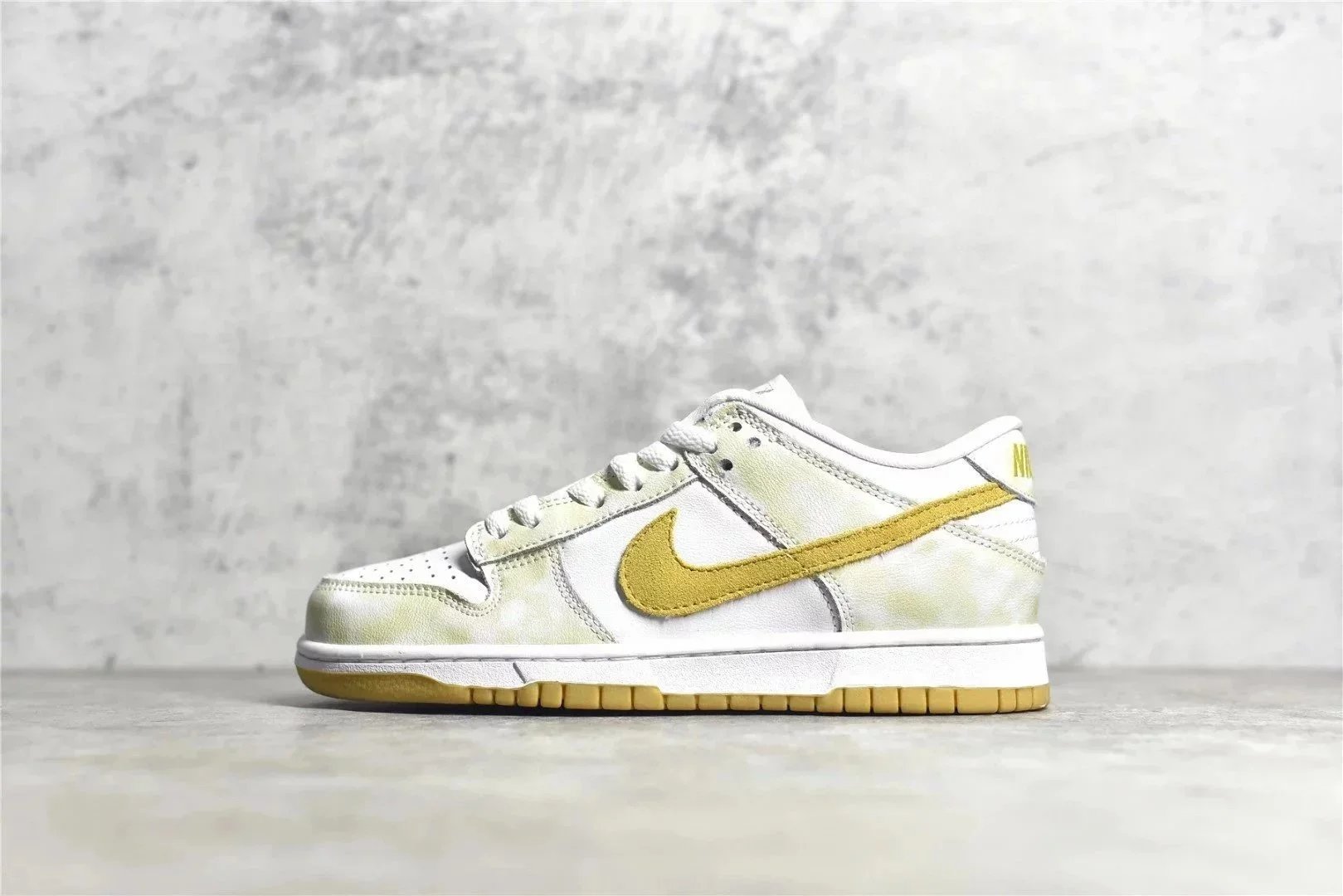 Nike Dunk Low Retro Miami Hurricanes