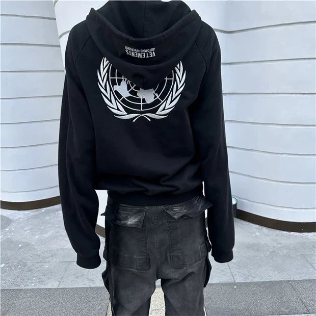 Vetements Automne-Hiver 2018 Free Hugs Zip-Up Hoodie Black