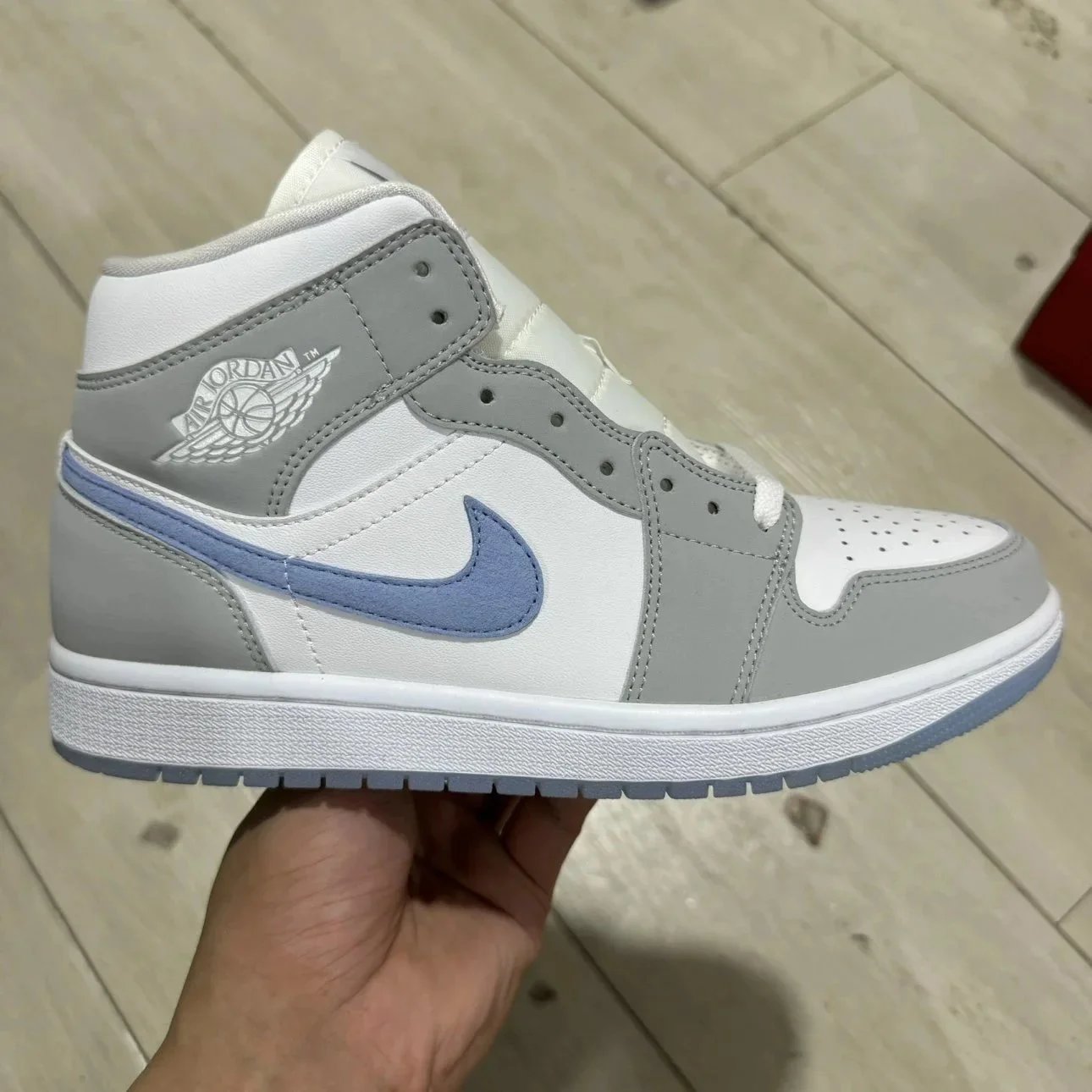 Air Jordan 1 Mid Light Smoke Grey
