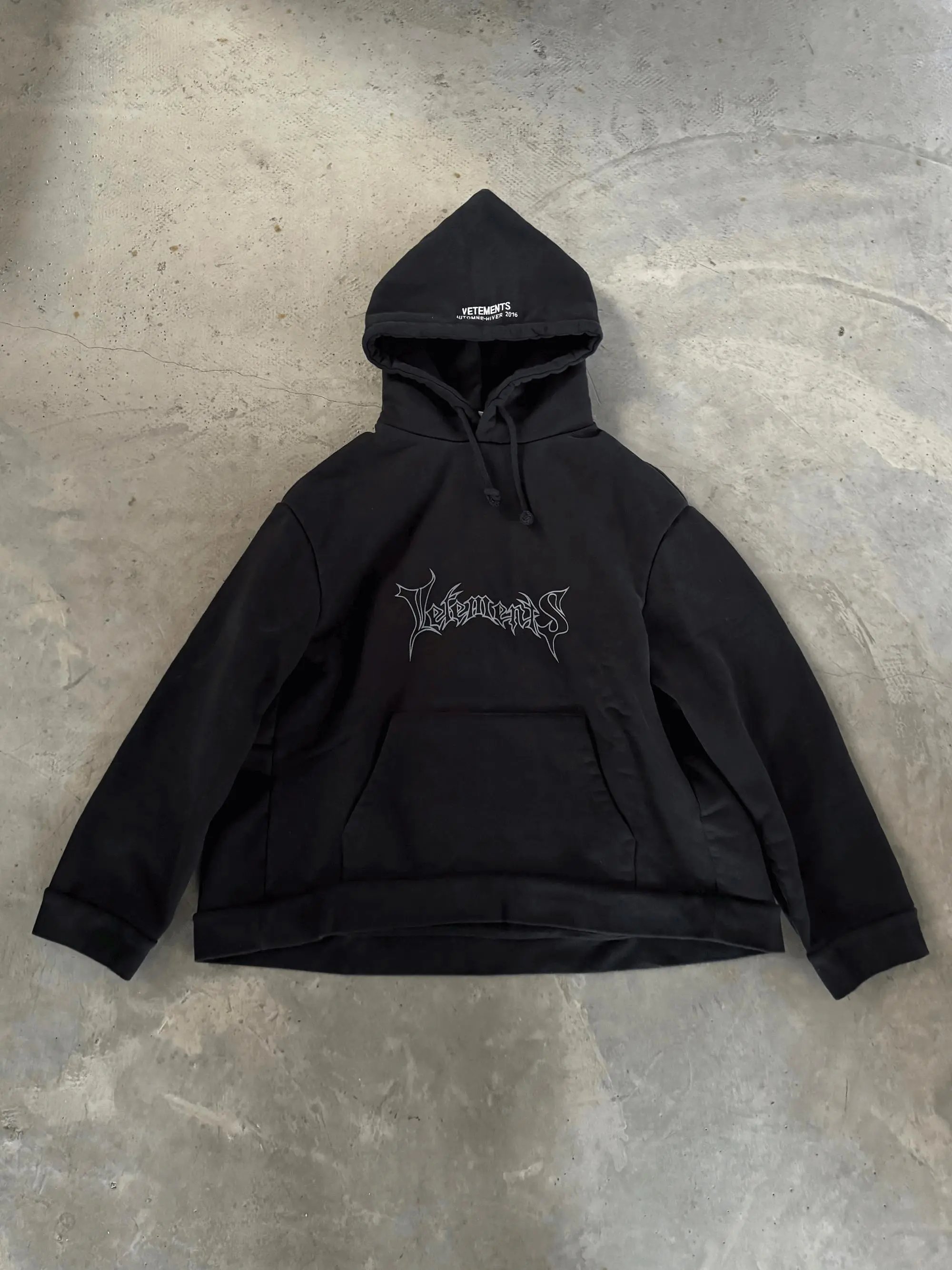 Vetements AW16 OG Metal Logo Oversized Hoodie Black