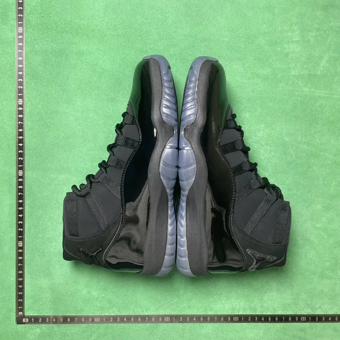 Air Jordan 11 Retro Cap and Gown