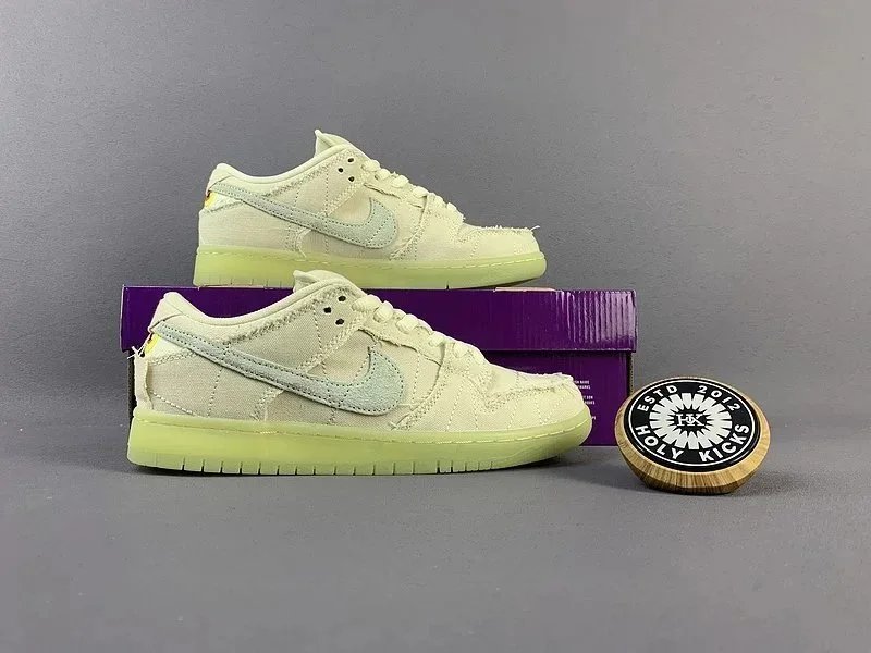 Nike Dunk Low 'Love Me More' Pink