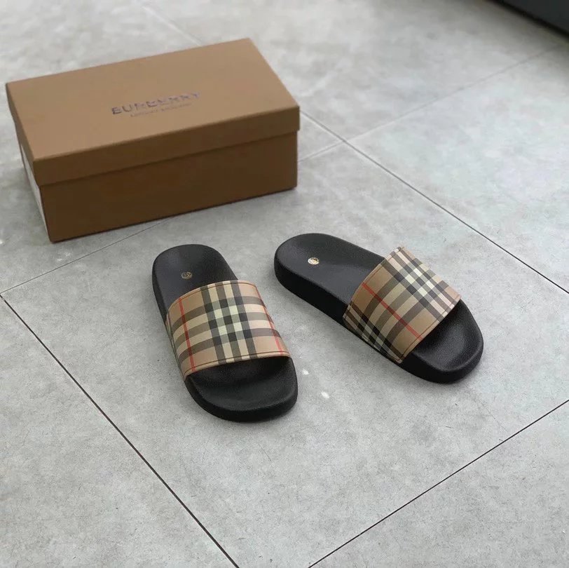 Burberry Furley Vintage Check Slides Archive Beige