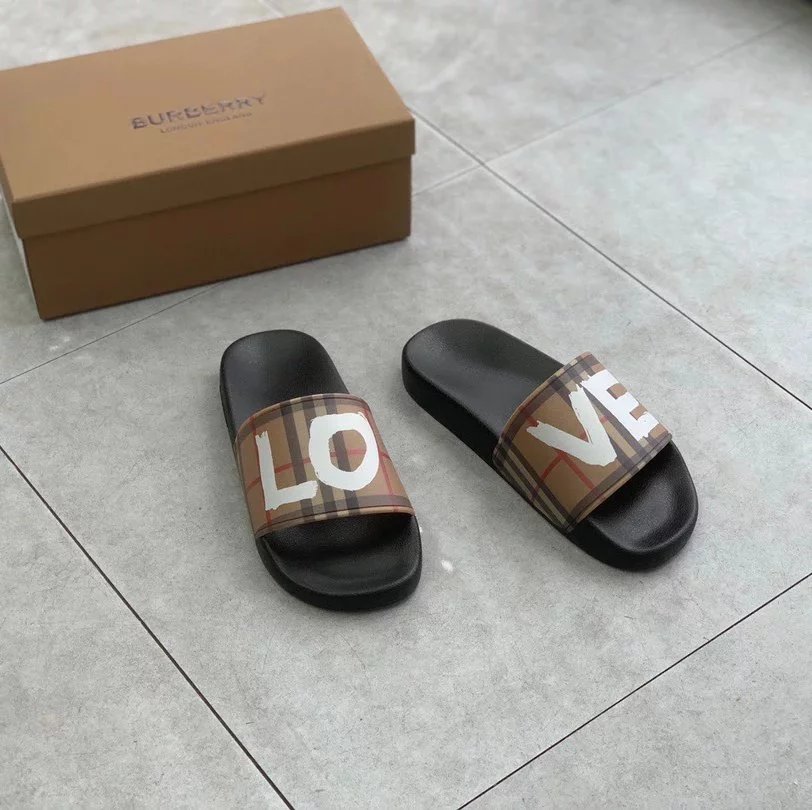 Burberry Furley Vintage Check Slides Archive Beige