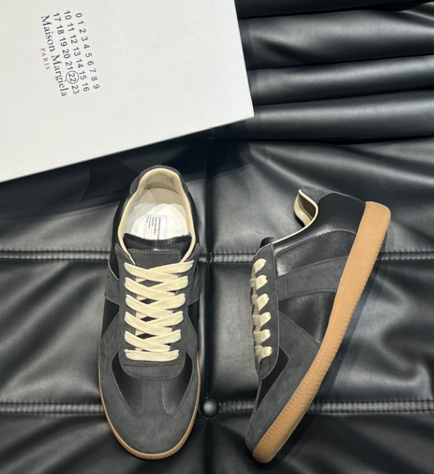 Maison Margiela Replica Low-Top Sneakers 'Black'